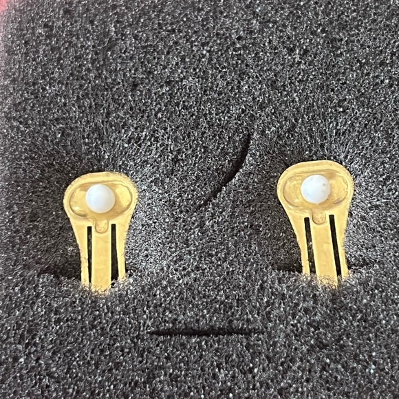 Heidi Daus CLIP 🆕”Happy Flowerphant” Elephant Crystal & Enamel Floral earrings - Picture 5 of 7